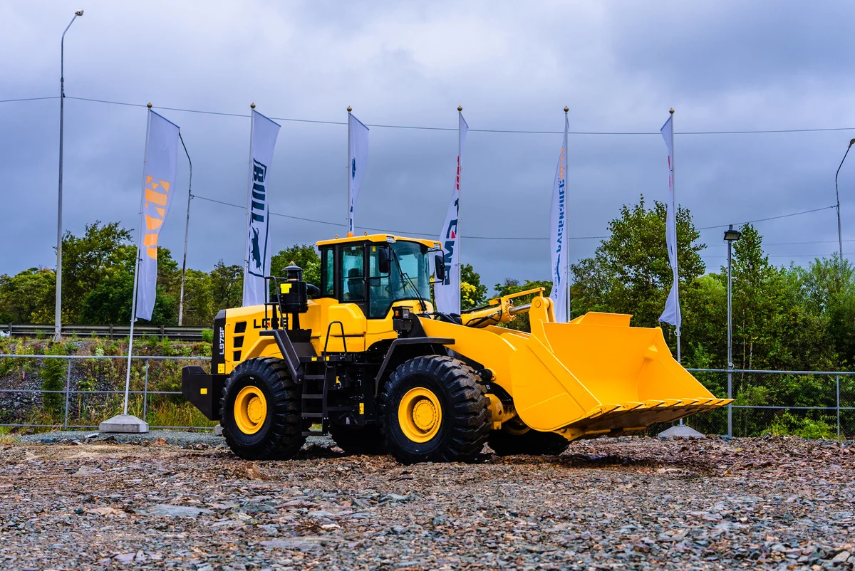 Погрузчик фронтальный LGCE L975F (ковш 4,5 м стандартный, ROPS&FOPS) Погрузчик фронтальный LGCE L975F (ковш 4,5 м стандартный, ROPS&FOPS)