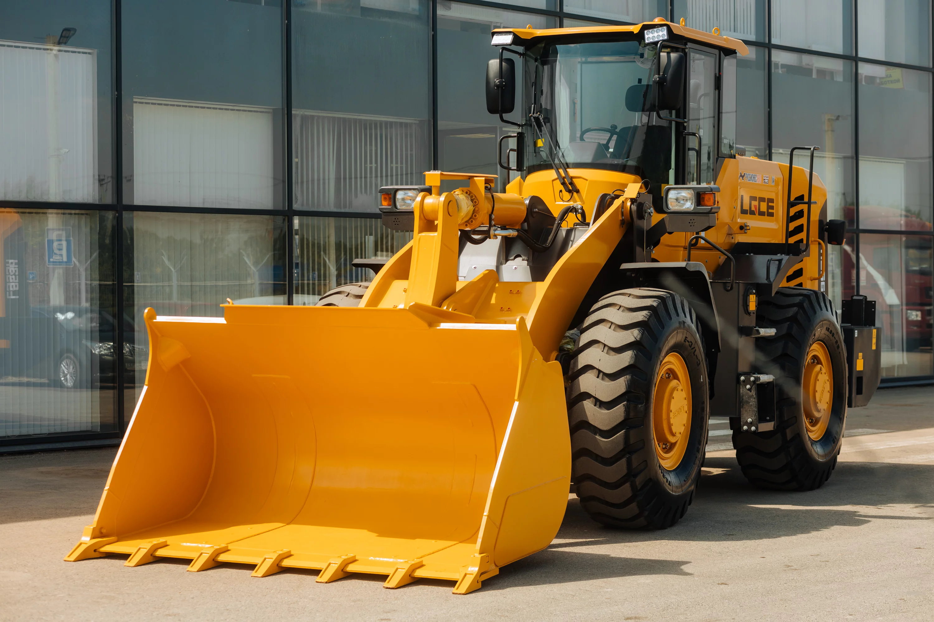 Погрузчик фронтальный LGCE L953H (ковш 3,0 м стандартный, доп. линия)